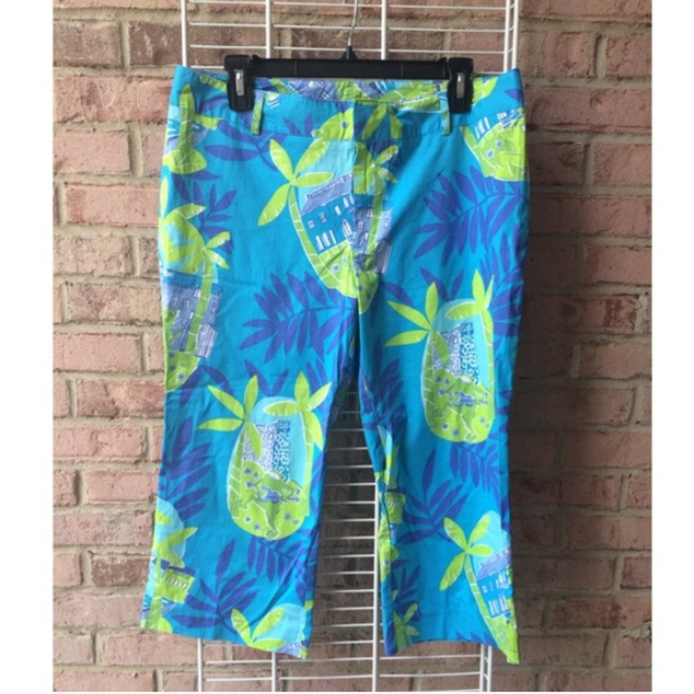 Like New Lilly Pulitzer Blue Tropical Capri Pants SZ 8